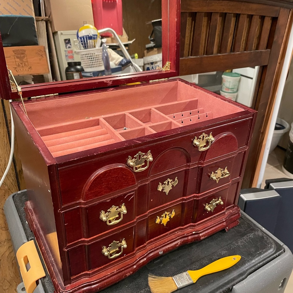 Jewelry box